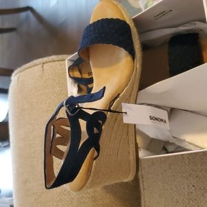 New Sonoma Sandals Sz 9.5